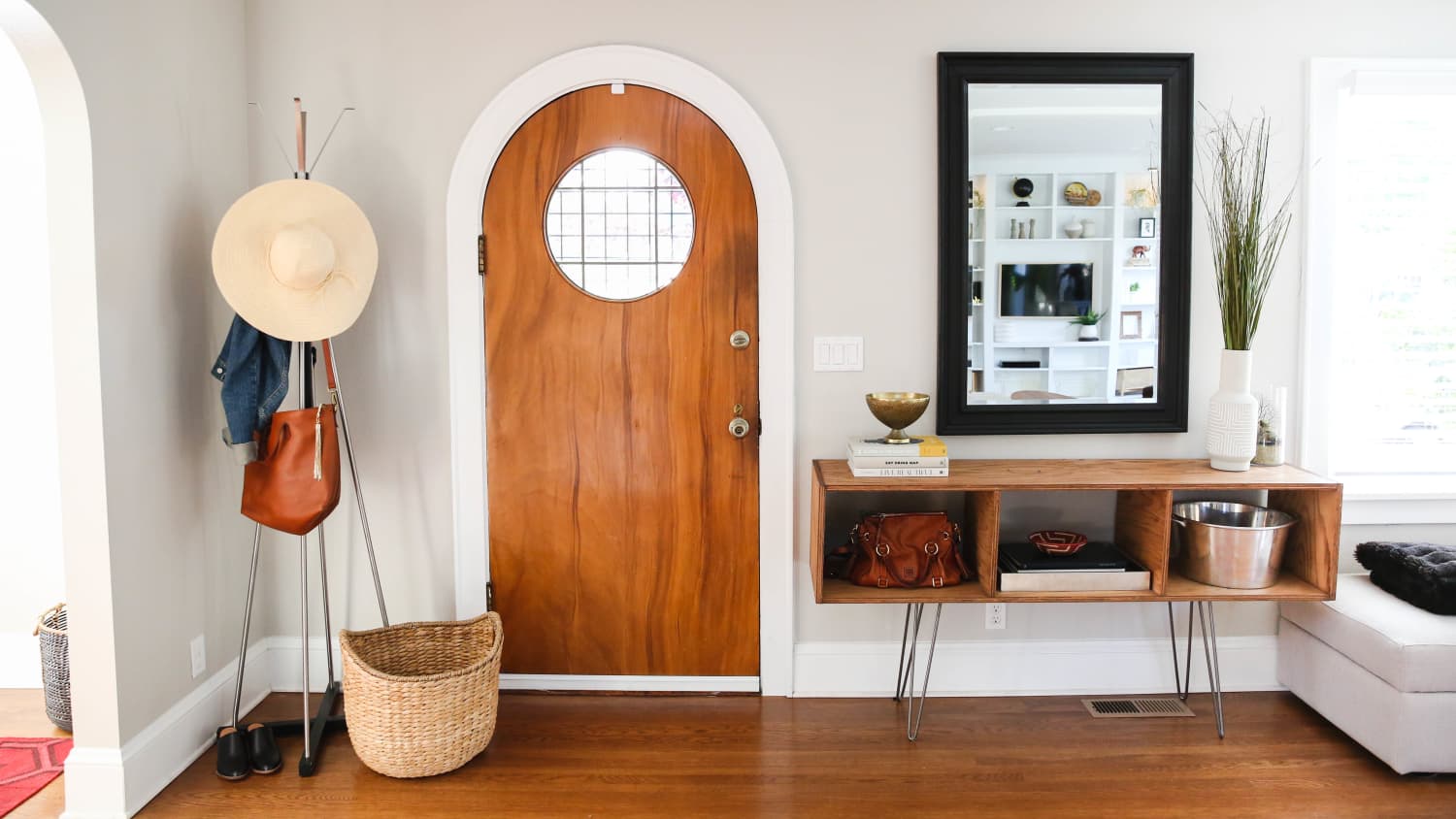Article online entryway bench